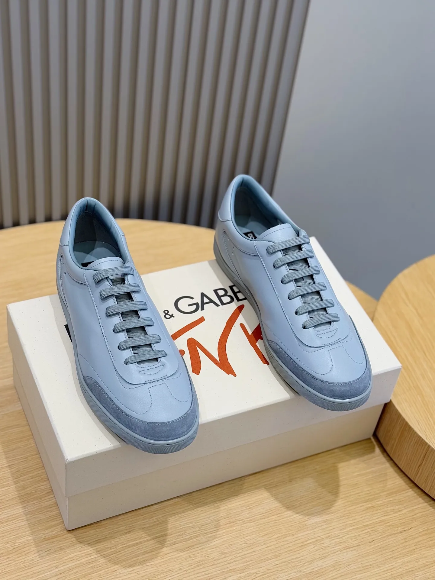 Men's Men's Shoes💰400 [New Style]🐏🐏DG men's calfskin sneakers Portofino Yacht shoes, simple and versatile design, unique saddle leather soles. The Dolce &G logo rear wing is the icing on the cake. Imported cowhide + rubber outsole Size: 39-44 (customized at 38.45)